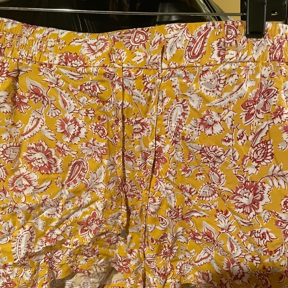 Tie shorts - Picture 1 of 5